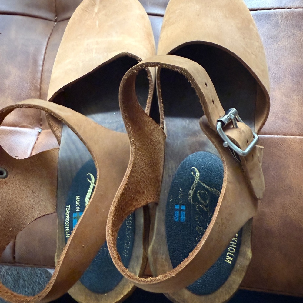 EUC Lotta from Stockholm Highwood Clogs in Oiled Nubuck - Picture 7 of 9